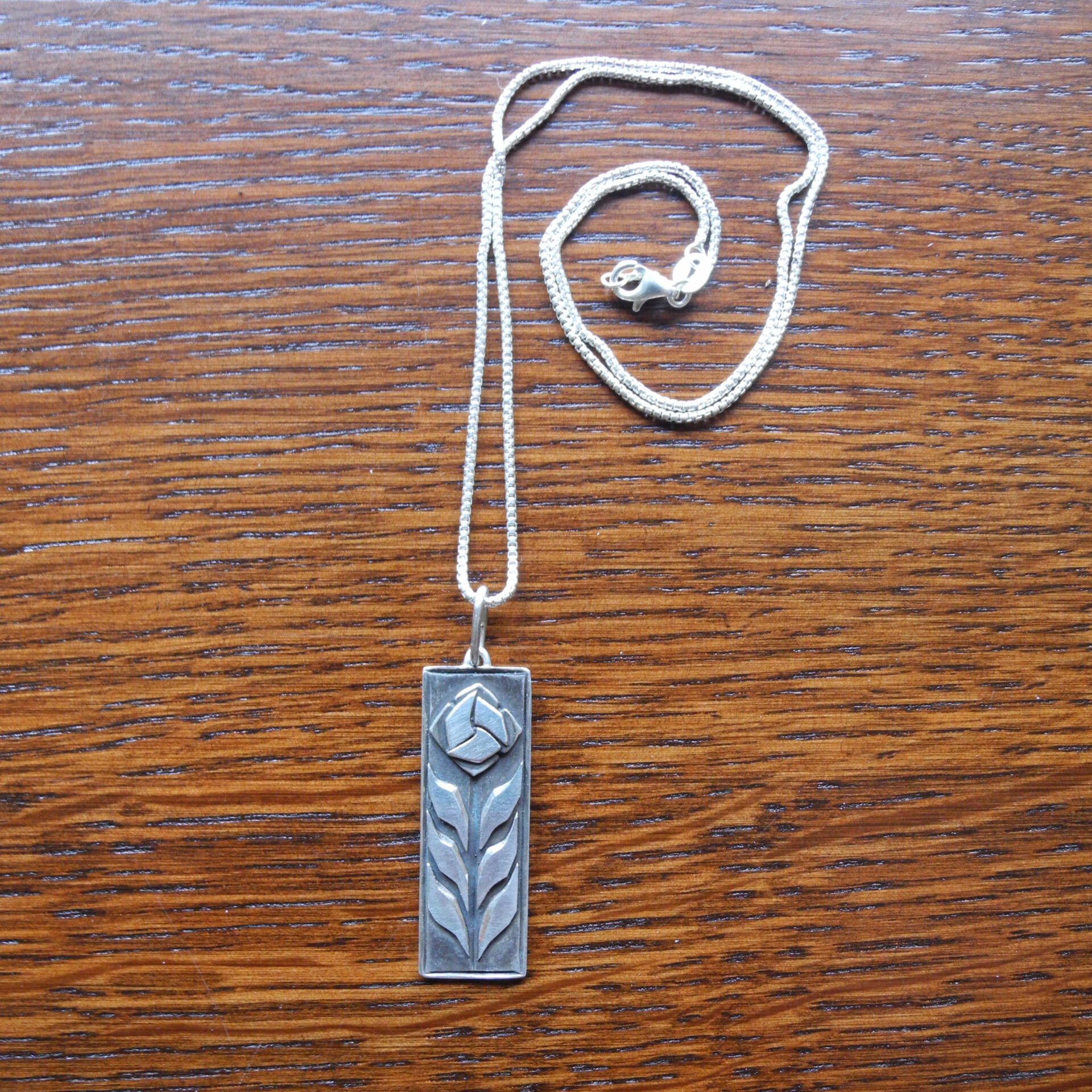 Sterling Silver Craftsman Rose Necklace with 18″ Chain – Stickley Museum