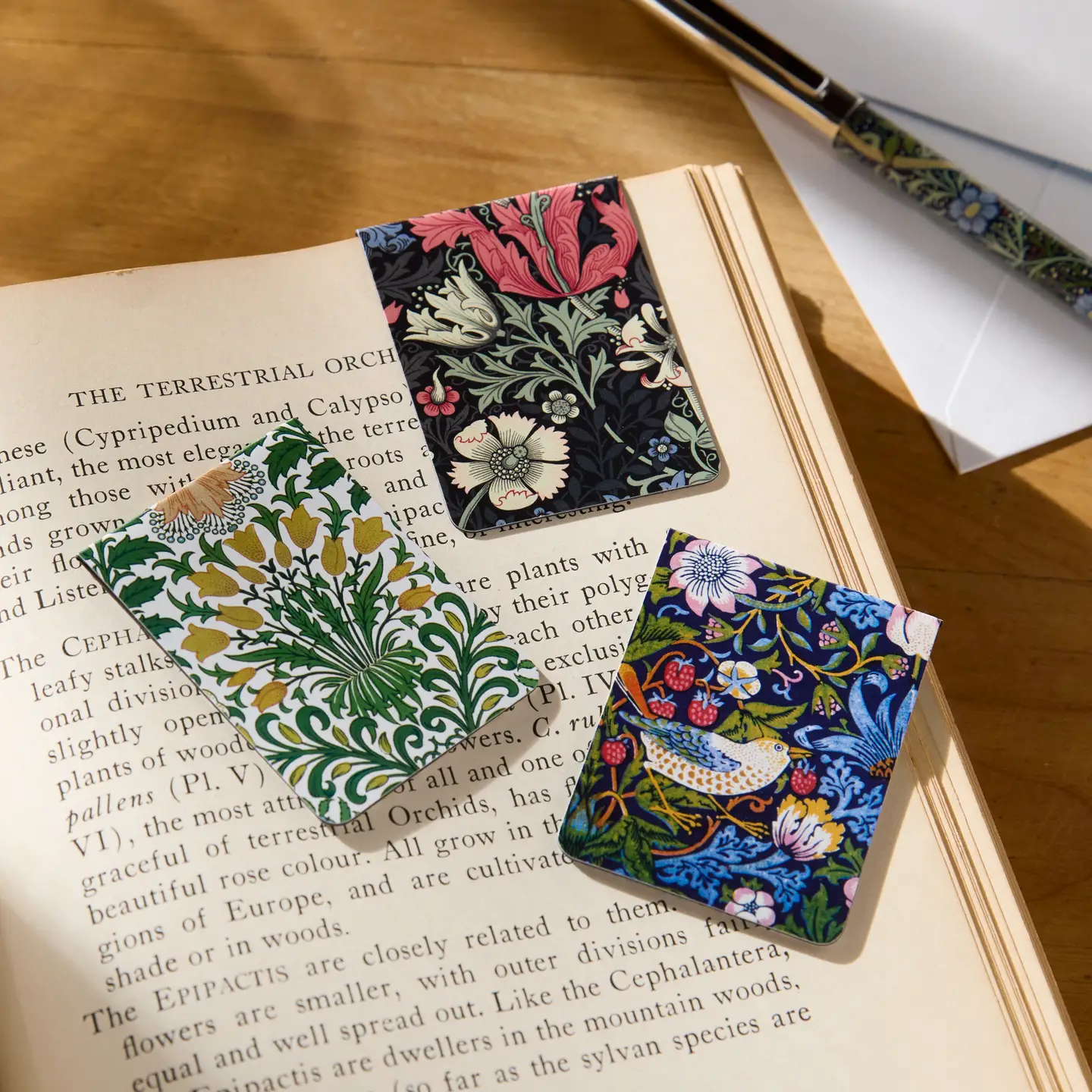 William Morris Magnetic Bookmark Set - Image 2