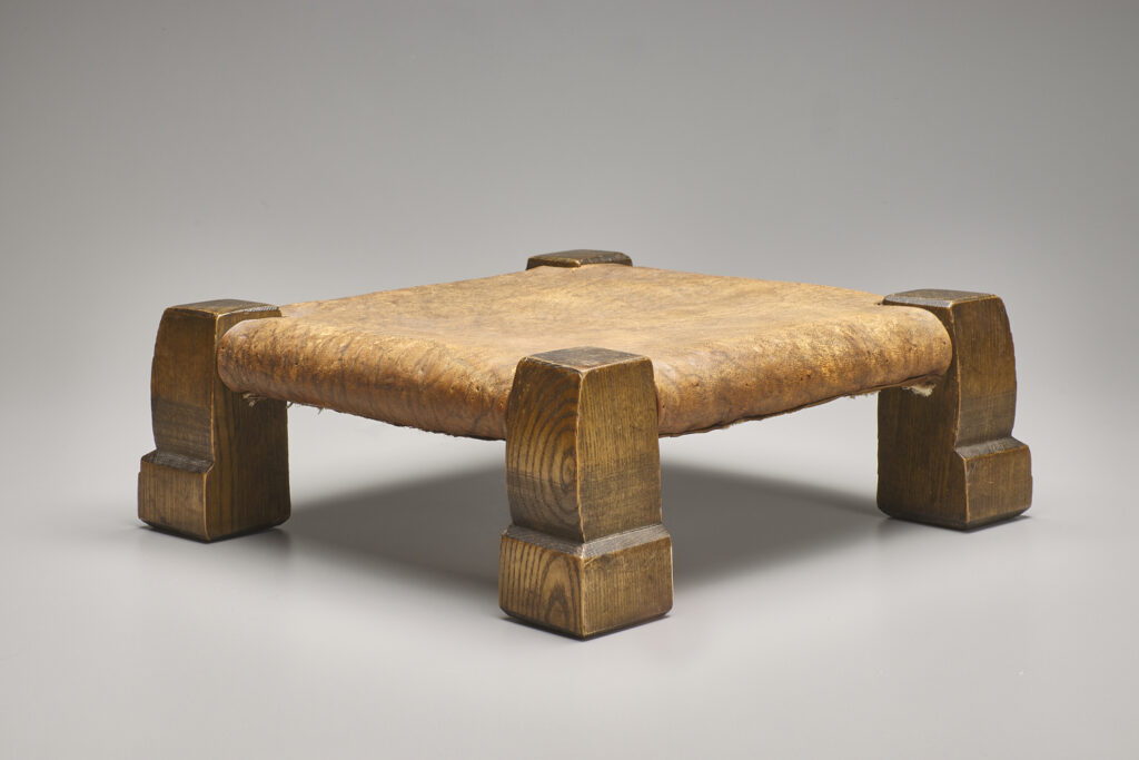 Title: Stool (no. 726); Creator: United Crafts; Date: 1901-02; Medium: Ash, leather; Dimensions: 5 x 12 1/2 x 12 1/2 inches; Gift of Gregg and Monique Seibert.