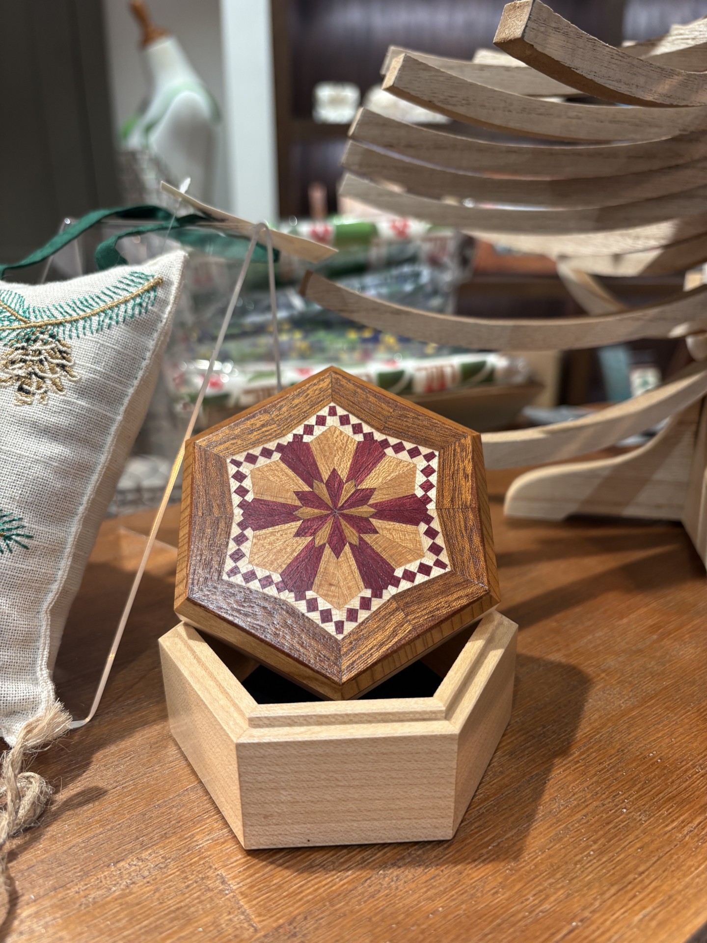 Kurt Meyer - Hexagon Box, Floral Motif - Image 3